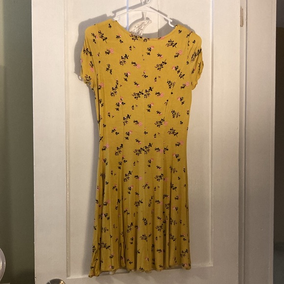 Adorable Yellow Dress 🌻 - Picture 4 of 6